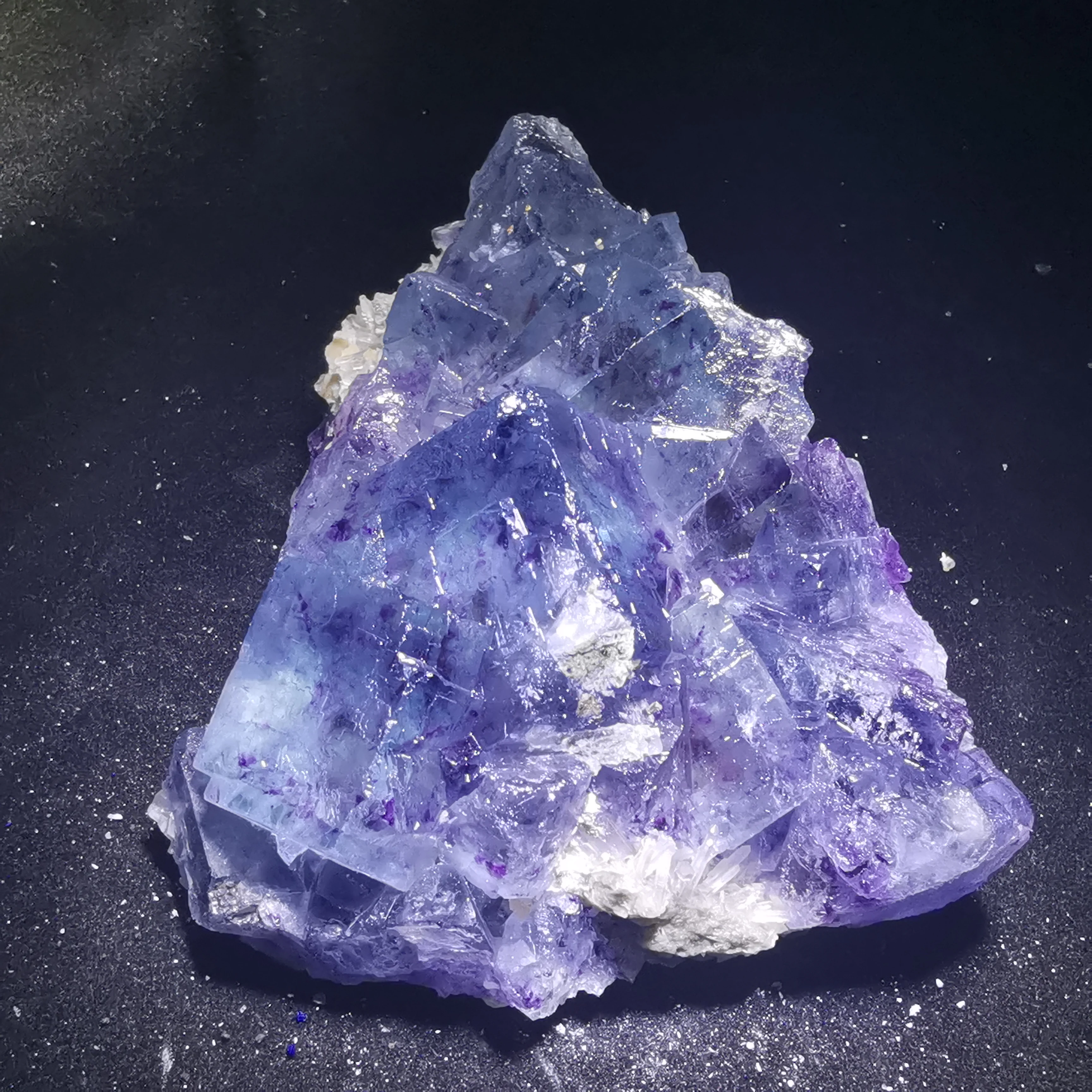 270gNatural purple Fluorite Crystal Mineral Specimen aura energy healing home decoration
270gNatural purple Fluorite Crystal Mineral Specimen aura energy healing home decoration
