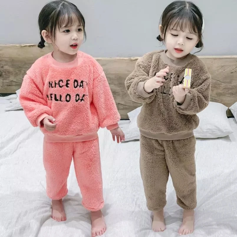 2020 New Children Sleepwears Winter Flannel Pajamas Sets Baby Girls Pajamas Boys Pyjamas Cartoon Nightgown Warm Plush Homewear
2020 New Children Sleepwears Winter Flannel Pajamas Sets Baby Girls Pajamas Boys Pyjamas Cartoon Nightgown Warm Plush Homewear