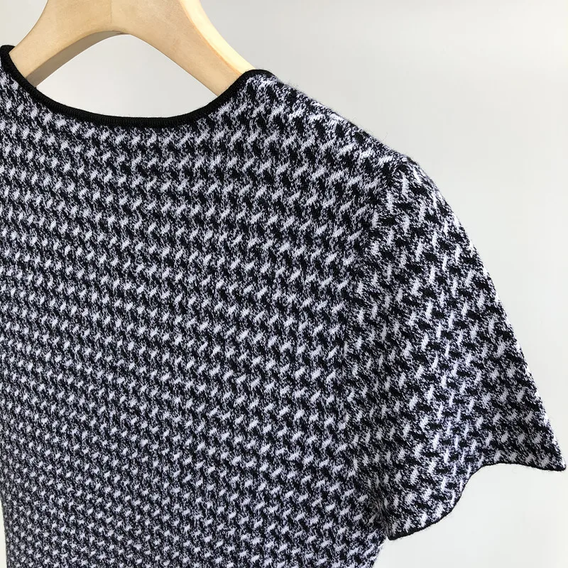 2020 qiu dong new plover case contrast color round collar short sleeve waist temperament elegant wool knitting dress
2020 qiu dong new plover case contrast color round collar short sleeve waist temperament elegant wool knitting dress