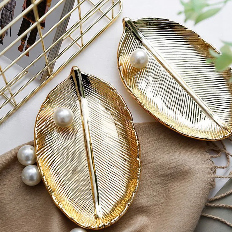 Ceramic Jewelry Tray Ceramic Golden Leaf Tray European-Style Ceramic Jewelry Storage Tray Home Decoration
Ceramic Jewelry Tray Ceramic Golden Leaf Tray European-Style Ceramic Jewelry Storage Tray Home Decoration