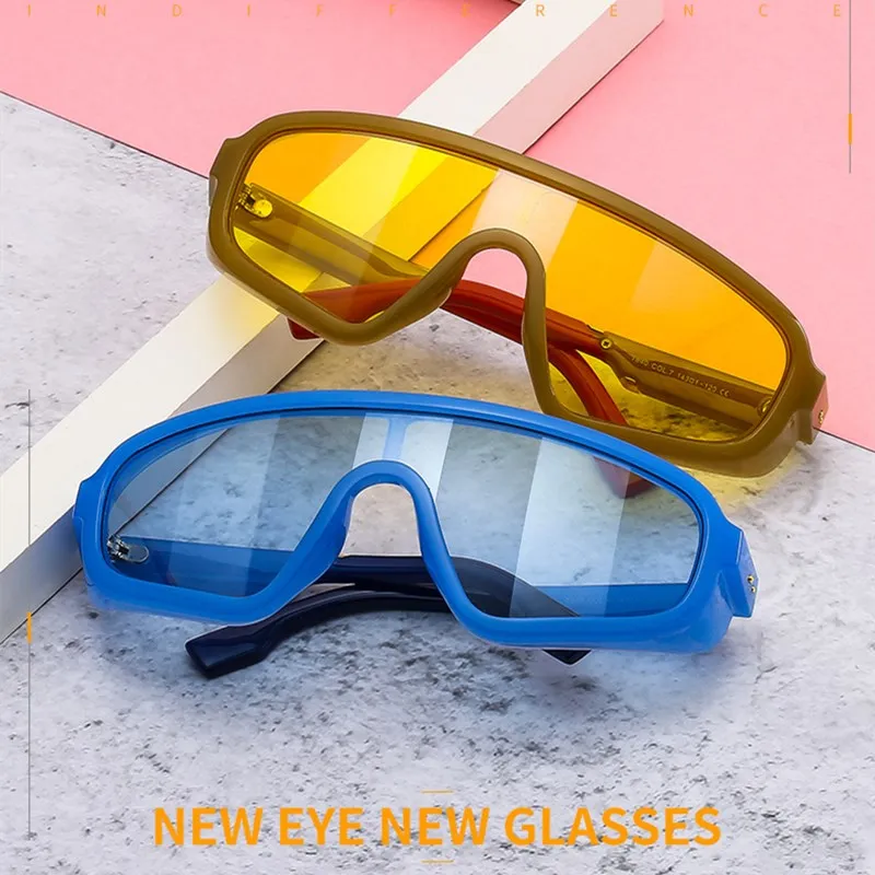 2021 Flat Top Pilot Sunglasses Men Classic One Piece Lens Sun Glasses for Women Brand 2021 New Arrival Shades
2021 Flat Top Pilot Sunglasses Men Classic One Piece Lens Sun Glasses for Women Brand 2021 New Arrival Shades