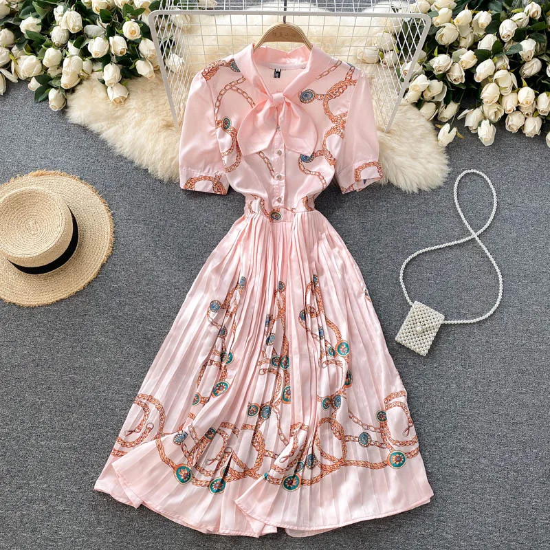 Elegant Women's Runway Fashion Short Sleeve Bow Collar Chain Print Midi Pleated Dresses for Summer Casual Office Robe Femme
Elegant Women's Runway Fashion Short Sleeve Bow Collar Chain Print Midi Pleated Dresses for Summer Casual Office Robe Femme