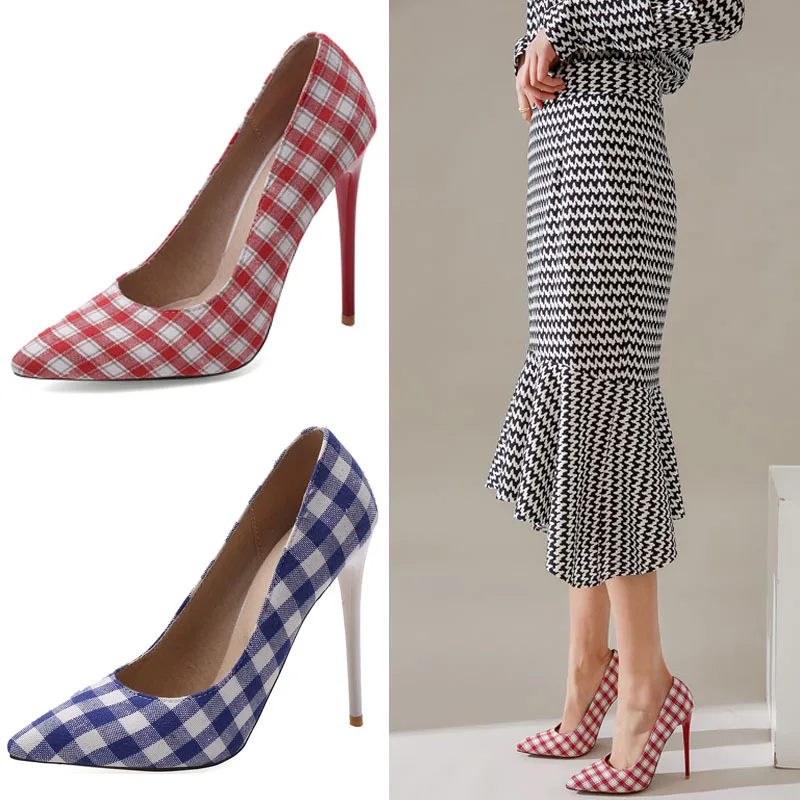 Туфли-лодочки женские на шпильках 12 см, пикантные туфли из искусственной кожи в клетку, с острым носком, без застежек, блестящее платье
Туфли-лодочки женские на шпильках 12 см, пикантные туфли из искусственной кожи в клетку, с острым носком, без застежек, блестящее платье