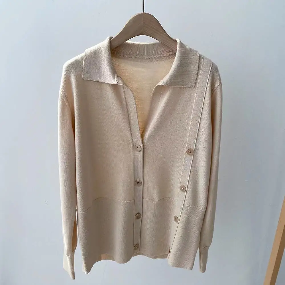 2021 Early Spring Ladies Cardigan Sweater Fashion Women Turn down Collar Long Sleeves Knitted Wool Sweater
2021 Early Spring Ladies Cardigan Sweater Fashion Women Turn down Collar Long Sleeves Knitted Wool Sweater