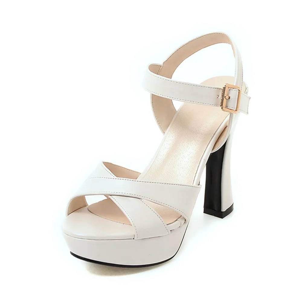 New fashion Korean round head waterproof commuting buckle thick high heeled women's sandals in summer of 2019 
New fashion Korean round head waterproof commuting buckle thick high heeled women's sandals in summer of 2019