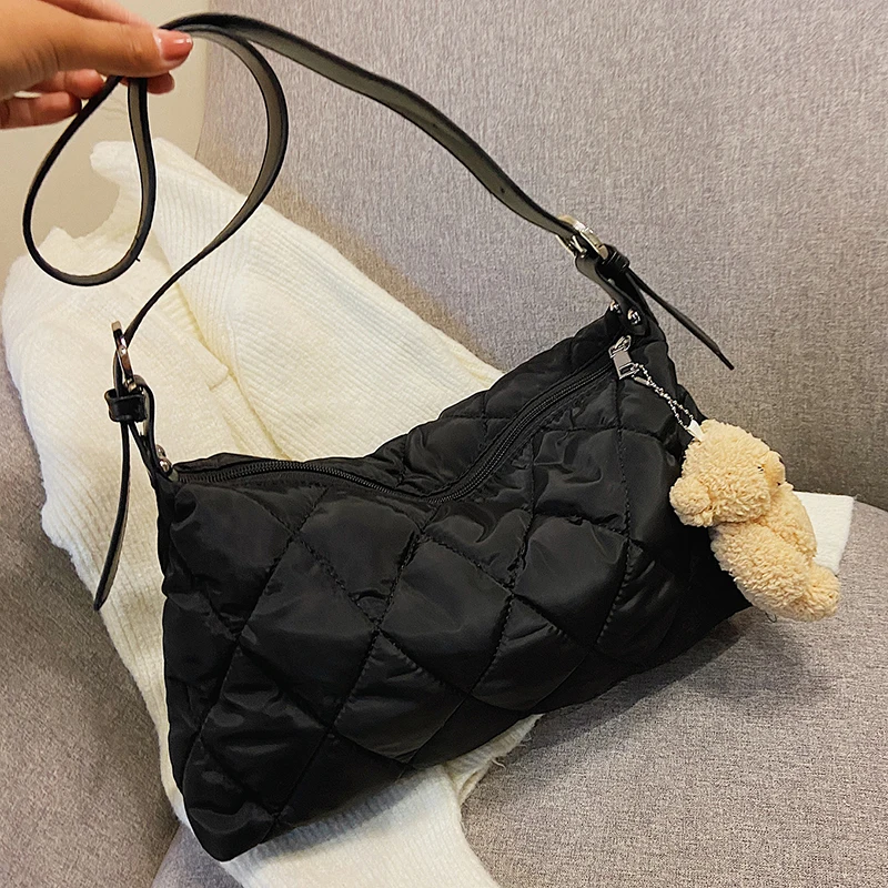 Women Shoulder Bag 2021 Winter Big Bucket Underarm Bag Padded Handbags Designer Hit Fashion Quilted Down Cotton Padded Crossbody
Women Shoulder Bag 2021 Winter Big Bucket Underarm Bag Padded Handbags Designer Hit Fashion Quilted Down Cotton Padded Crossbody