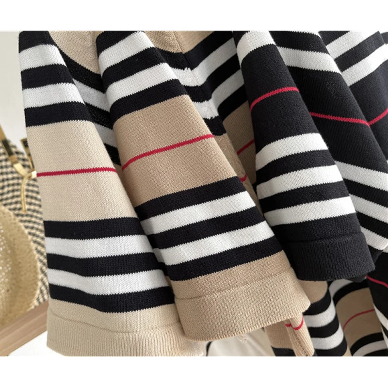 Ice silk T-shirt women stripes 2021 new round collar summer short-sleeved loose knitted thin classic lattice bottom shirt tops
Ice silk T-shirt women stripes 2021 new round collar summer short-sleeved loose knitted thin classic lattice bottom shirt tops