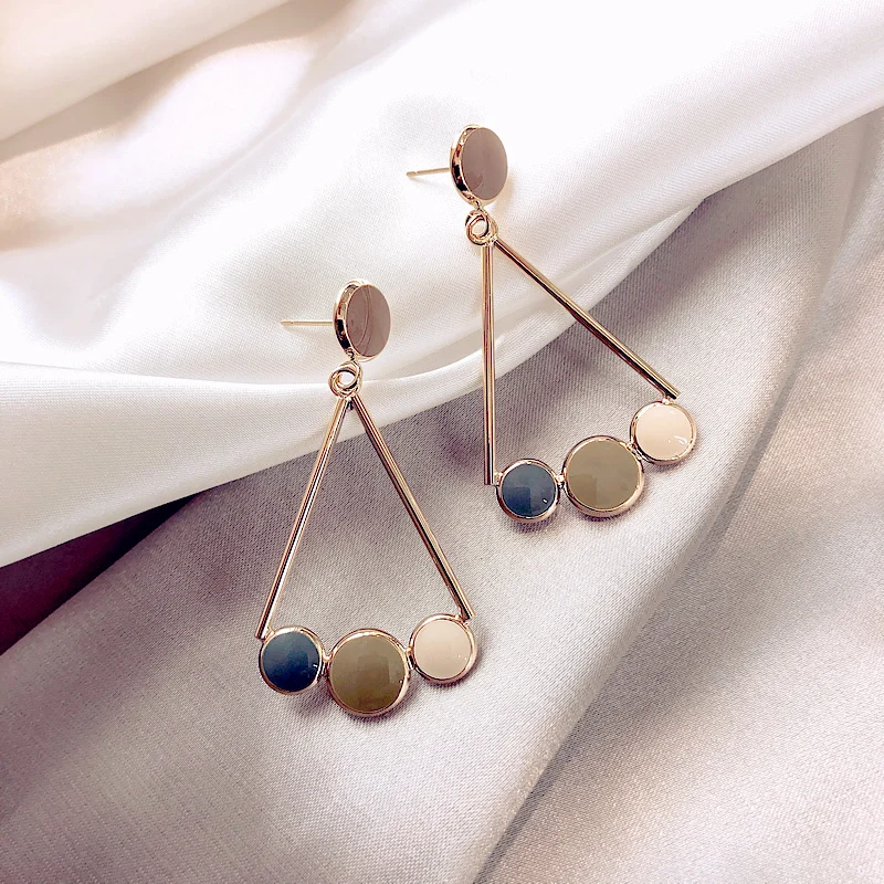 Korean Fashion Morandi Three-color Disc Geometric Pendant Earrings for Women 2021 Classic Jewelry Unusual Triangle Girl Earrings
Korean Fashion Morandi Three-color Disc Geometric Pendant Earrings for Women 2021 Classic Jewelry Unusual Triangle Girl Earrings