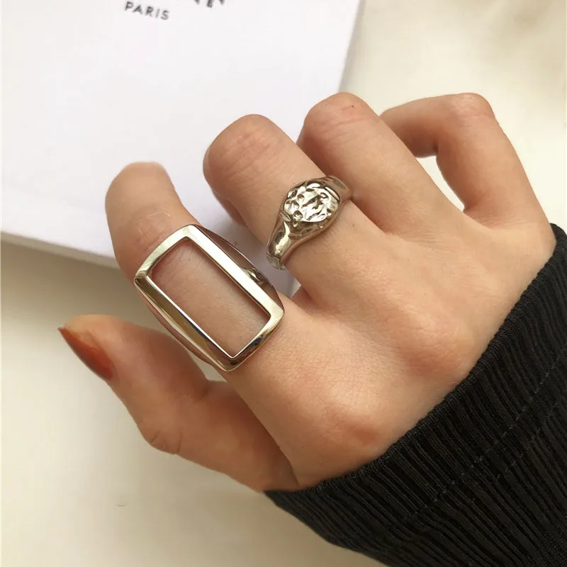 Новые модели; Полые прямоугольный кольцо неправильной плоскости преувеличенный Открытие Кольцо Личность Модные кольцаа
Новые модели; Полые прямоугольный кольцо неправильной плоскости преувеличенный Открытие Кольцо Личность Модные кольцаа