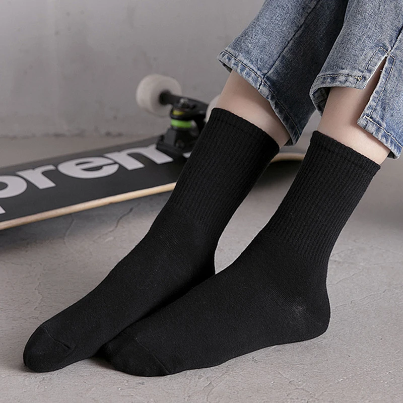 New Soild Colors Cotton Unisex Socks Personality Harajuku Black White Couples Skateboard Knitted Casual Sports Fashion Socks
New Soild Colors Cotton Unisex Socks Personality Harajuku Black White Couples Skateboard Knitted Casual Sports Fashion Socks