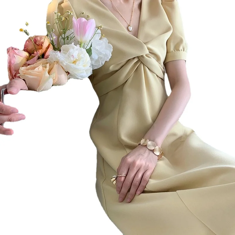 Smart Princess temperament age reduction waist slim twist bubble sleeve V-neck dress summer new
Smart Princess temperament age reduction waist slim twist bubble sleeve V-neck dress summer new