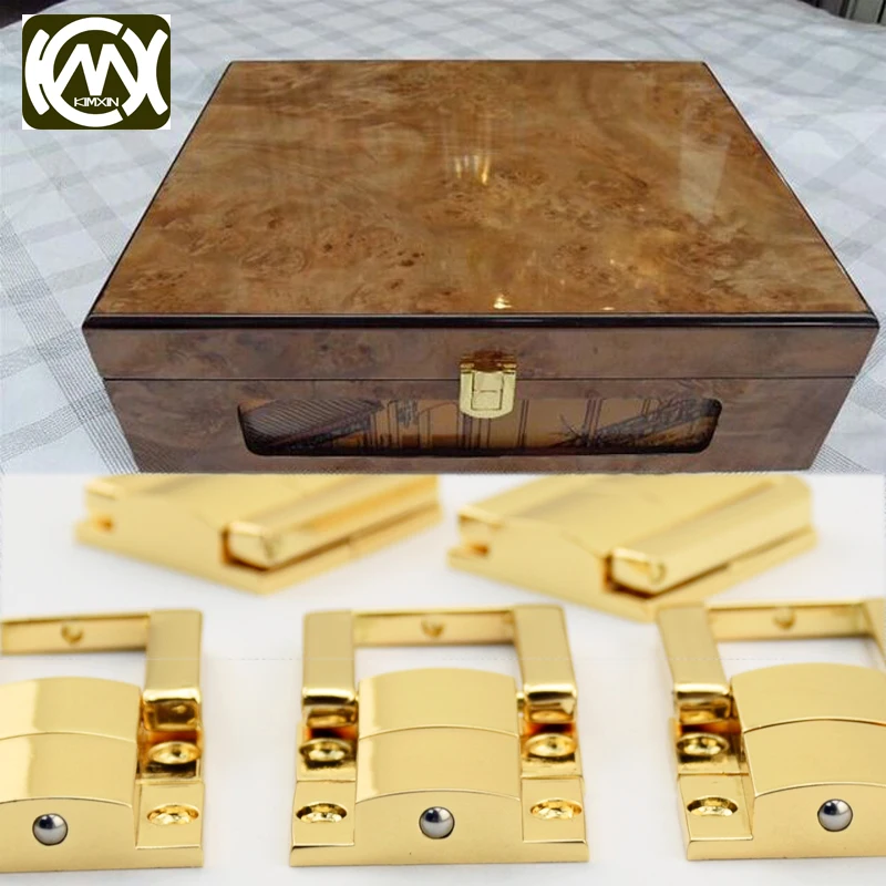 Маленький футляр для ювелирных изделий KIMXIN, из цинкового сплава 18 карат, 1 шт., 23 х30 мм, в индивидуальном стиле, с 4 отверстиями, защелка для упаковки часов, W-148
Маленький футляр для ювелирных изделий KIMXIN, из цинкового сплава 18 карат, 1 шт., 23 х30 мм, в индивидуальном стиле, с 4 отверстиями, защелка для упаковки часов, W-148