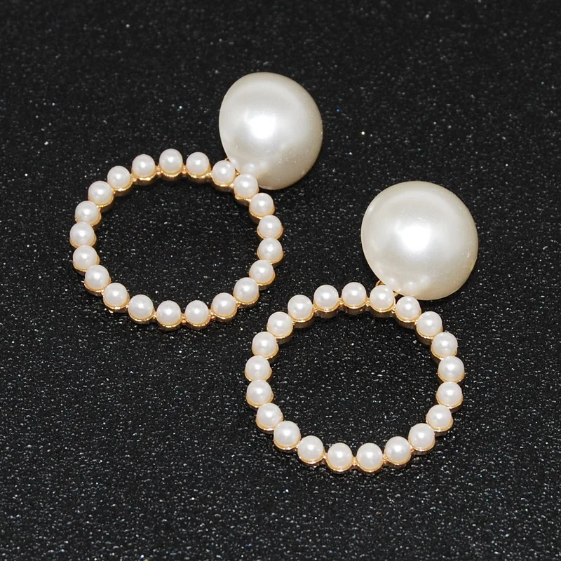 Newest Fashion Pearl Drop Earrings Circle Hollow out For Women Lot Simple Trendy Wedding Jewelry Simple Bridal Dangle Earring
Newest Fashion Pearl Drop Earrings Circle Hollow out For Women Lot Simple Trendy Wedding Jewelry Simple Bridal Dangle Earring