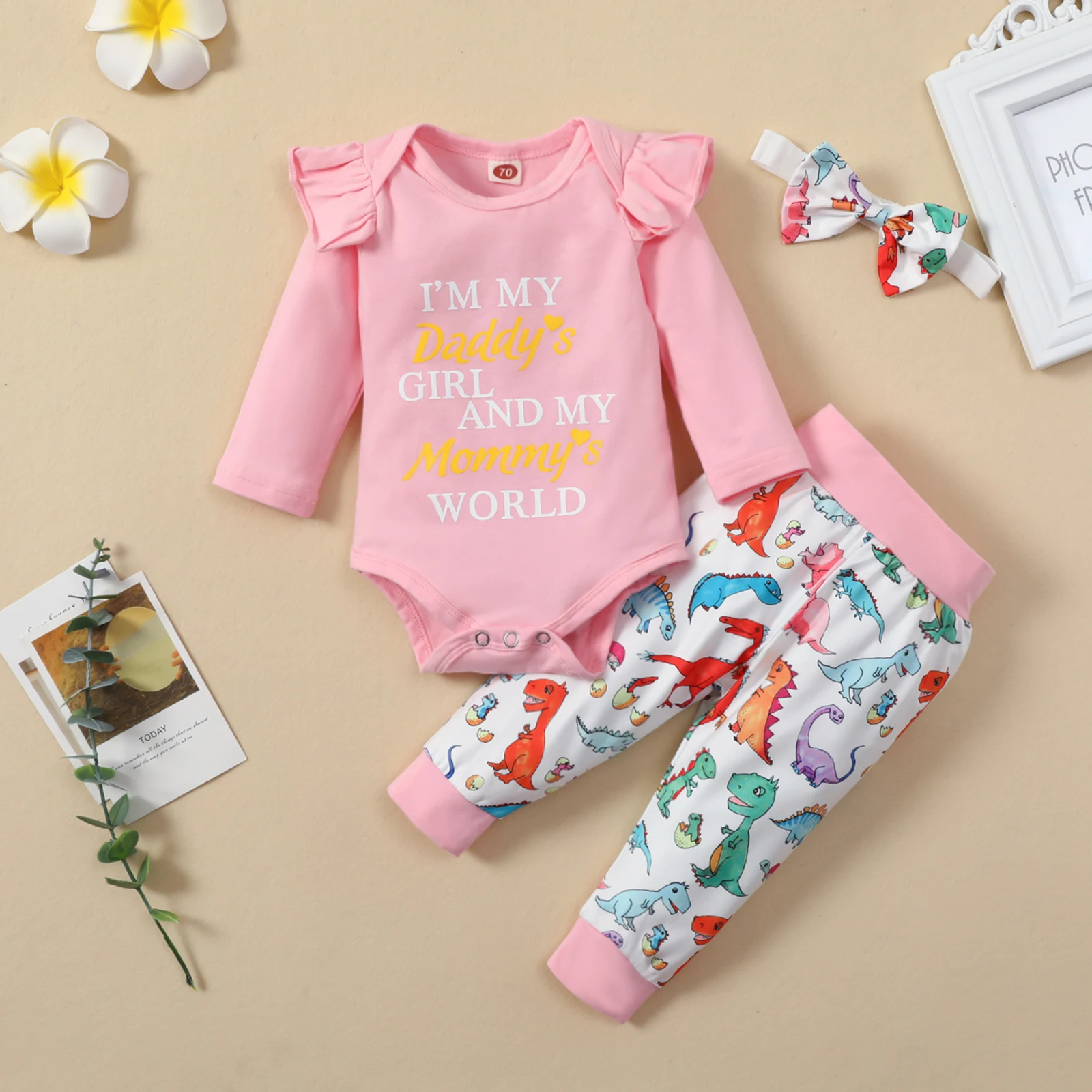 3Pcs Baby Girls Outfit Letter Printing Long Sleeve Round Collar Romper + Cartoon Dinosaur Long Trousers + Headwear Set
3Pcs Baby Girls Outfit Letter Printing Long Sleeve Round Collar Romper + Cartoon Dinosaur Long Trousers + Headwear Set