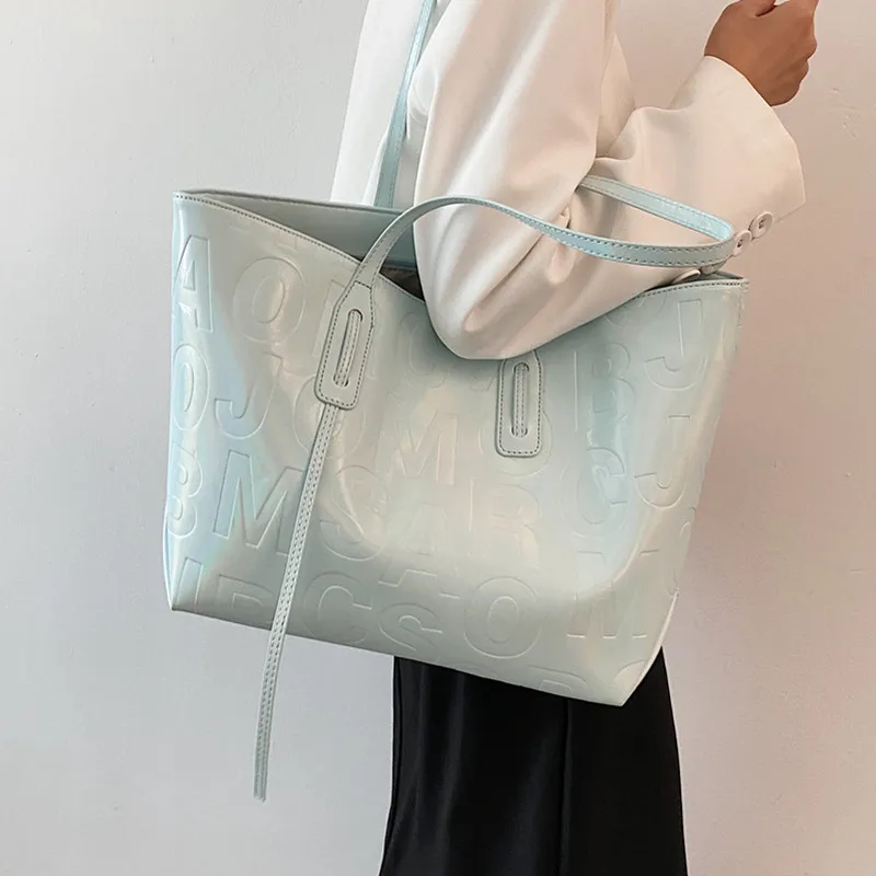 Branded Letter Printing Shoulder Bags for Women 2021 Laser Casual Tote Handbag Ladies Designer Soft Leather Discolor Shopper Bag
Branded Letter Printing Shoulder Bags for Women 2021 Laser Casual Tote Handbag Ladies Designer Soft Leather Discolor Shopper Bag