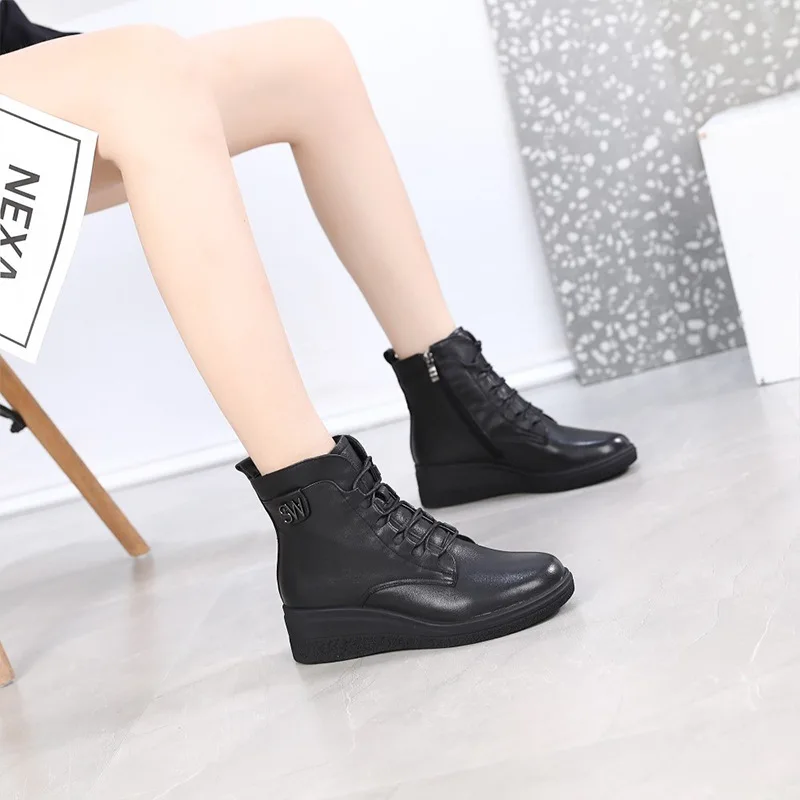 First layer leather ladies women's boots 2020 winter new plus velvet warm leather women's boots belt round head leather boots
First layer leather ladies women's boots 2020 winter new plus velvet warm leather women's boots belt round head leather boots