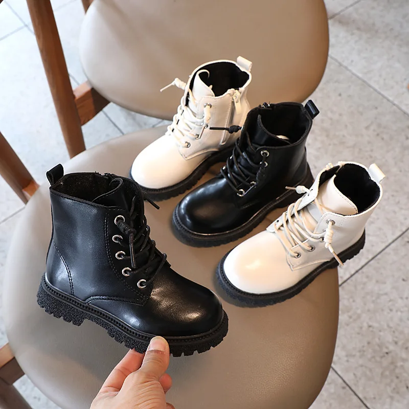 2021 Winter New Children's Martin Boots Big Children's Solid Color Mid-cut Boots Soft Bottom Side Zipper Leather Zapatos De Niño 
2021 Winter New Children's Martin Boots Big Children's Solid Color Mid-cut Boots Soft Bottom Side Zipper Leather Zapatos De Niño
