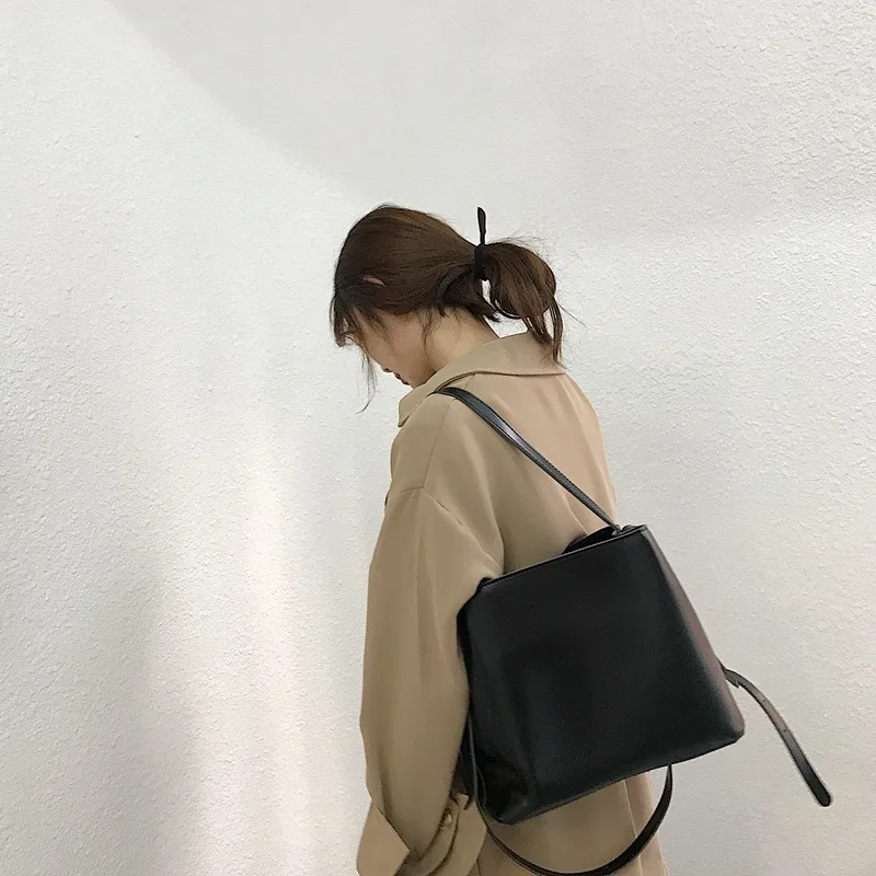 Casual Simply Large Buckets Bag Designer Square Women Handbags Luxury Pu Leather Shoulder Crossbody Bags Female Tote Purse 2021
Casual Simply Large Buckets Bag Designer Square Women Handbags Luxury Pu Leather Shoulder Crossbody Bags Female Tote Purse 2021