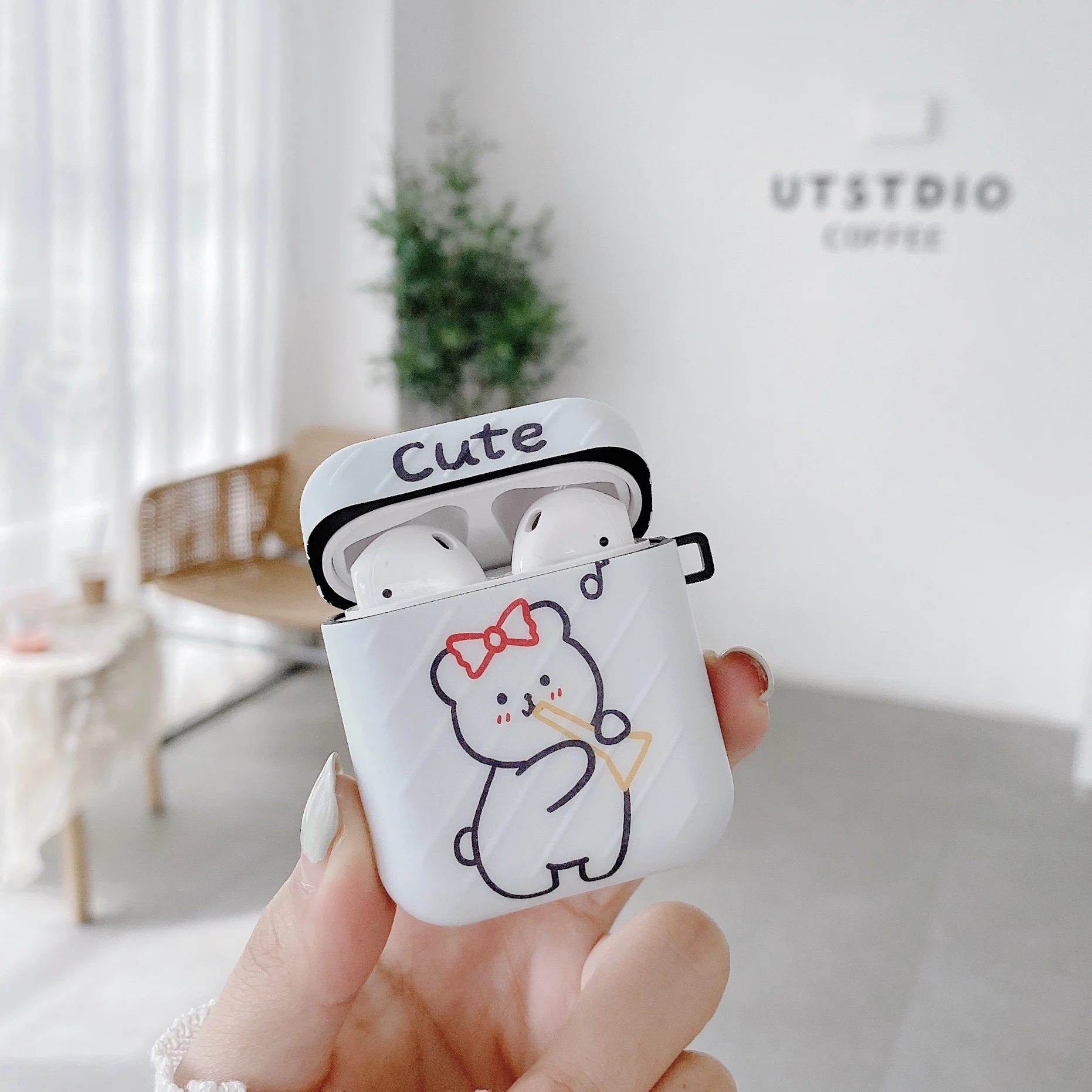 Twill Cute Bear Girl AirPods Cover suitable for AirPods earphone cover protective cover personalized female
Twill Cute Bear Girl AirPods Cover suitable for AirPods earphone cover protective cover personalized female
