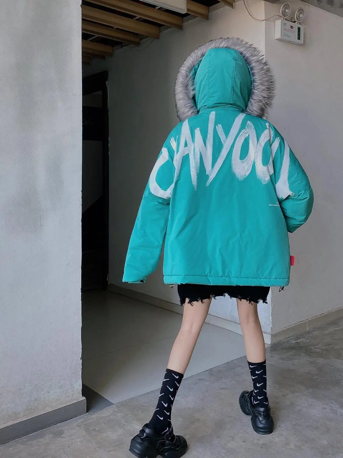 Street detachable hat warm and thickened cotton clothing oversize work clothes lovers' coat big wool collar jacksts
Street detachable hat warm and thickened cotton clothing oversize work clothes lovers' coat big wool collar jacksts