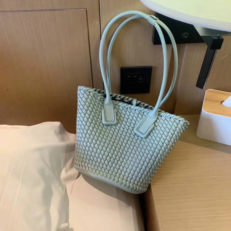2020 New High Quality Knitting Bag Beach Bag Straw Totes Bag Bucket Summer Bags Women Handbag Braided Brand Designer
2020 New High Quality Knitting Bag Beach Bag Straw Totes Bag Bucket Summer Bags Women Handbag Braided Brand Designer