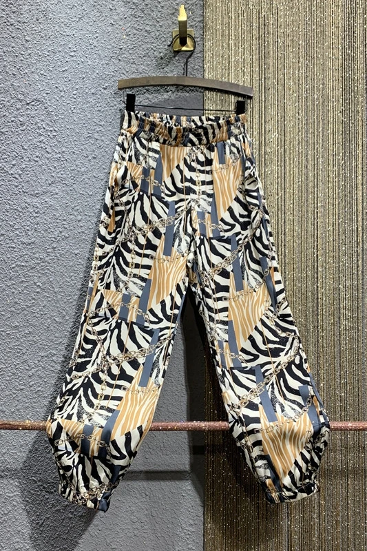 2021 Summer New High Elastic Waist Loose Unique Print Straight Ankle Tied Harem Pants Women Cropped Sun-protection Trousers
2021 Summer New High Elastic Waist Loose Unique Print Straight Ankle Tied Harem Pants Women Cropped Sun-protection Trousers