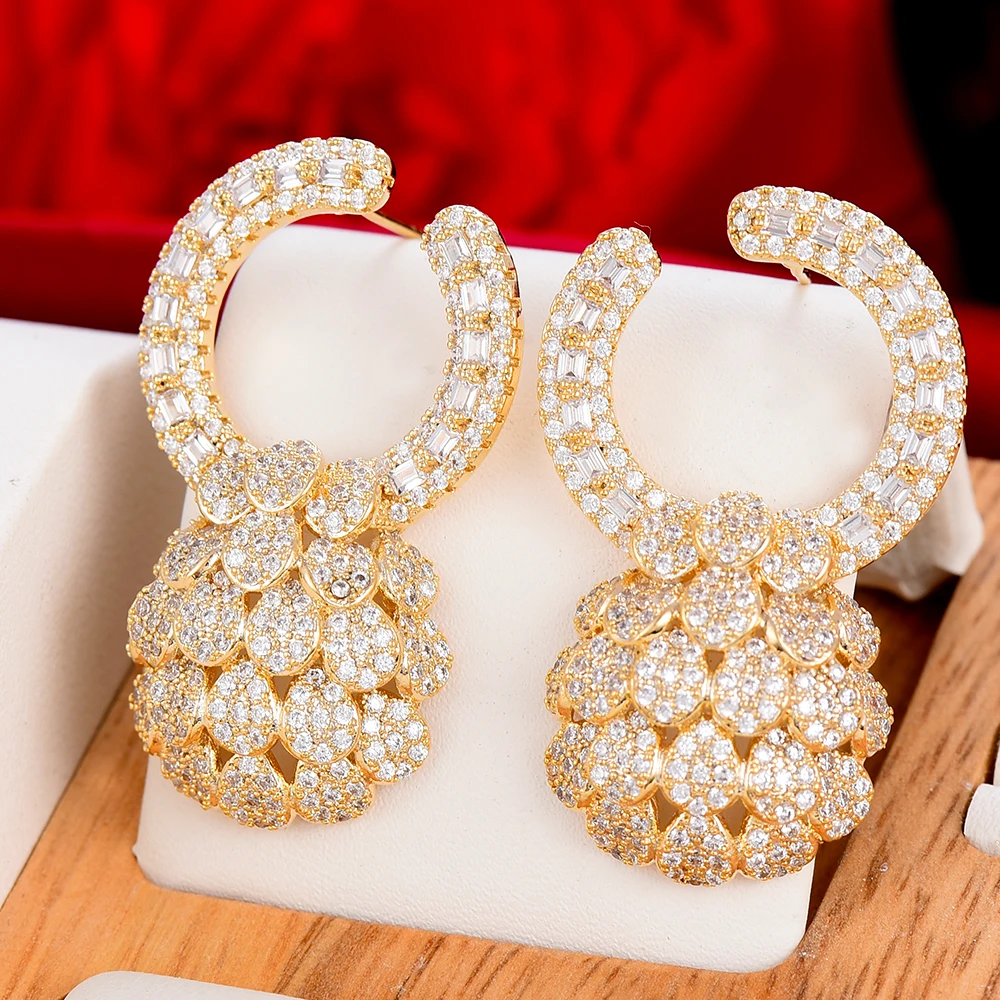 SORAMOORE Luxury Trendy Earrings for women Wedding Crystal Zircon CZ Dubai Bridal Earring Bohemian Hot New High Quality 2021
SORAMOORE Luxury Trendy Earrings for women Wedding Crystal Zircon CZ Dubai Bridal Earring Bohemian Hot New High Quality 2021