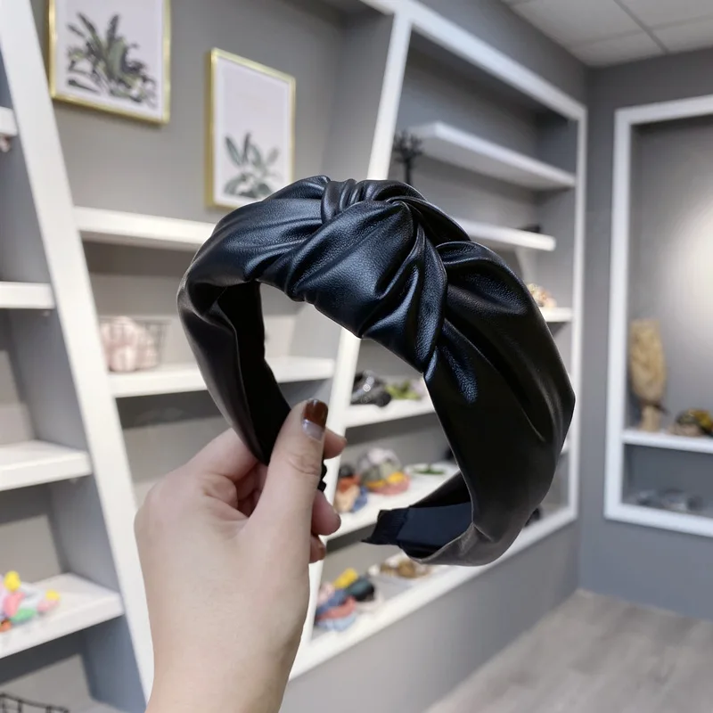 2020 Vintage Solid Pu Leather Bezel Hair Bands For Women Turban Headband Girls Hair Accessories Hoop Hair Clips
2020 Vintage Solid Pu Leather Bezel Hair Bands For Women Turban Headband Girls Hair Accessories Hoop Hair Clips