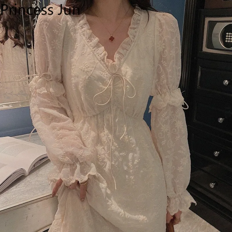Elegant Women Long Lace Dress Long Lantern Sleeve V Neck Fashion Holiday Evening Party Dress Empire Waist Midi Bottoming Dress
Elegant Women Long Lace Dress Long Lantern Sleeve V Neck Fashion Holiday Evening Party Dress Empire Waist Midi Bottoming Dress