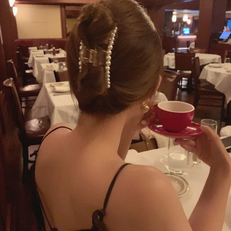 New Hot Sale Pearls Catch Clip Elegant Temperament Large Back Head Hairpin Tray Hair Top Clip Hair Accessories Gift
New Hot Sale Pearls Catch Clip Elegant Temperament Large Back Head Hairpin Tray Hair Top Clip Hair Accessories Gift