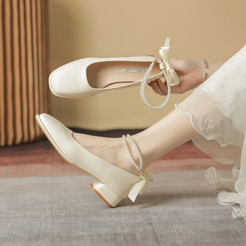 Повседневные женские туфли, модная Осенняя обувь с закрытым носком, украшенная жемчугом, женская обувь с бантом на каблуке, осень 2021
Повседневные женские туфли, модная Осенняя обувь с закрытым носком, украшенная жемчугом, женская обувь с бантом на каблуке, осень 2021