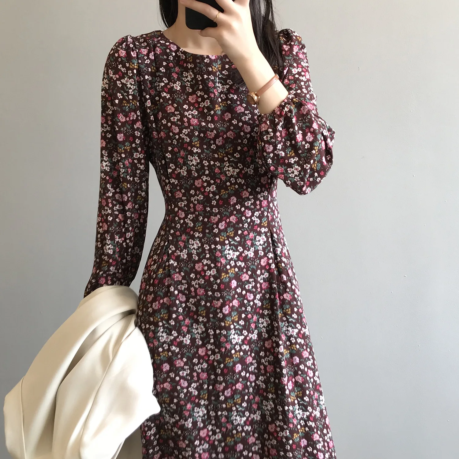 Yeeloca Spring New Temperament Flower Dress Women's Casual O-neck Long Sleeve Vestidos Vintage Lace Up French Style Dress
Yeeloca Spring New Temperament Flower Dress Women's Casual O-neck Long Sleeve Vestidos Vintage Lace Up French Style Dress