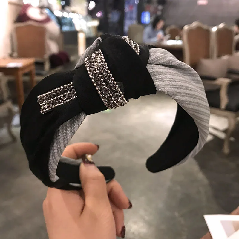 1 Pc Kroean Style Women's Crystal Headband Striped headband Fashion Wide Fabric Hairband Head Wrap Hair Band Accessories Hot
1 Pc Kroean Style Women's Crystal Headband Striped headband Fashion Wide Fabric Hairband Head Wrap Hair Band Accessories Hot