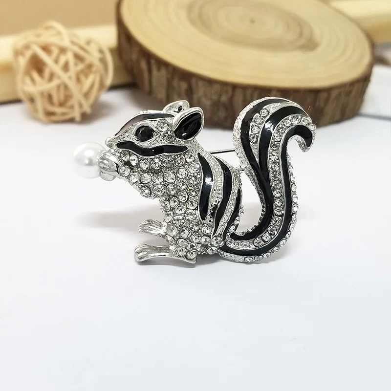 Pearl Squirrel Brooch Squirrel brooch Forest Rhinestone Brooch Squirrel Brooches Backpack Badge Animal Brooch Enamel Pins 
Pearl Squirrel Brooch Squirrel brooch Forest Rhinestone Brooch Squirrel Brooches Backpack Badge Animal Brooch Enamel Pins