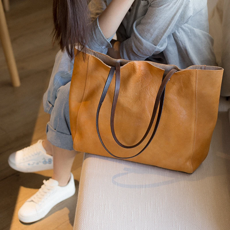 Женская сумка ручной работы из натуральной кожи вместительная на плечо