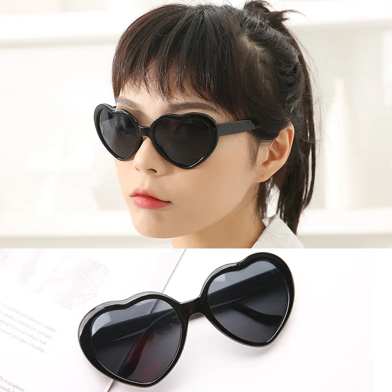 At Night Diffraction Glasses Women Heart Shaped Effects Glasses Watch The Lights Change Fashion Lunette de soleil Homme
At Night Diffraction Glasses Women Heart Shaped Effects Glasses Watch The Lights Change Fashion Lunette de soleil Homme