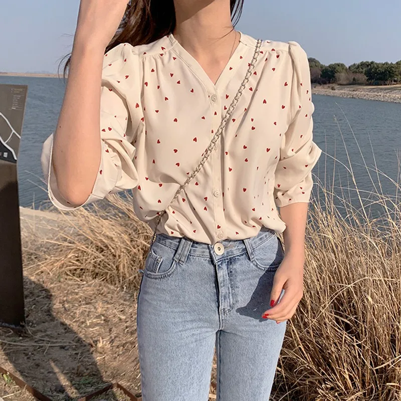 Autumn Women 2020 Fashion Blouse Female Chiffon V-neck Love Printing Sweet Tops Oversize Simple Casual Loose Long Sleeve Clothi
Autumn Women 2020 Fashion Blouse Female Chiffon V-neck Love Printing Sweet Tops Oversize Simple Casual Loose Long Sleeve Clothi