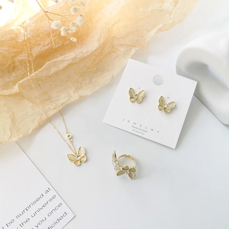 AVEBIEN Butterfly Earrings for Women Jewelery Retro Necklace Clavicle Chain Ring Earrings Suit бижутерия для женщи
AVEBIEN Butterfly Earrings for Women Jewelery Retro Necklace Clavicle Chain Ring Earrings Suit бижутерия для женщи