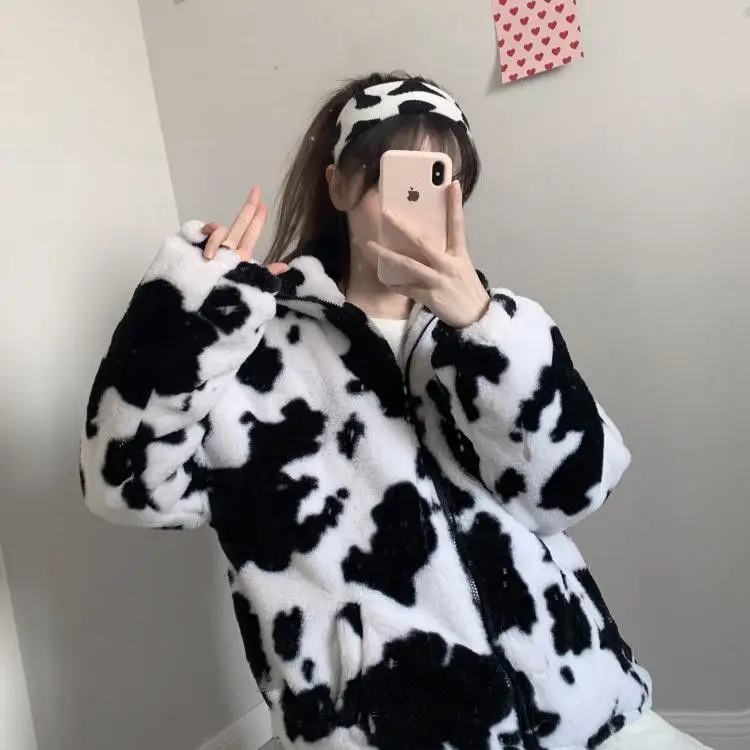 Корейская зимняя новая модная куртка Harajuku с принтом коровы свободная кожаная куртка с длинным рукавом винтажная фланелевая сохраняющая те...
Корейская зимняя новая модная куртка Harajuku с принтом коровы свободная кожаная куртка с длинным рукавом винтажная фланелевая сохраняющая те...