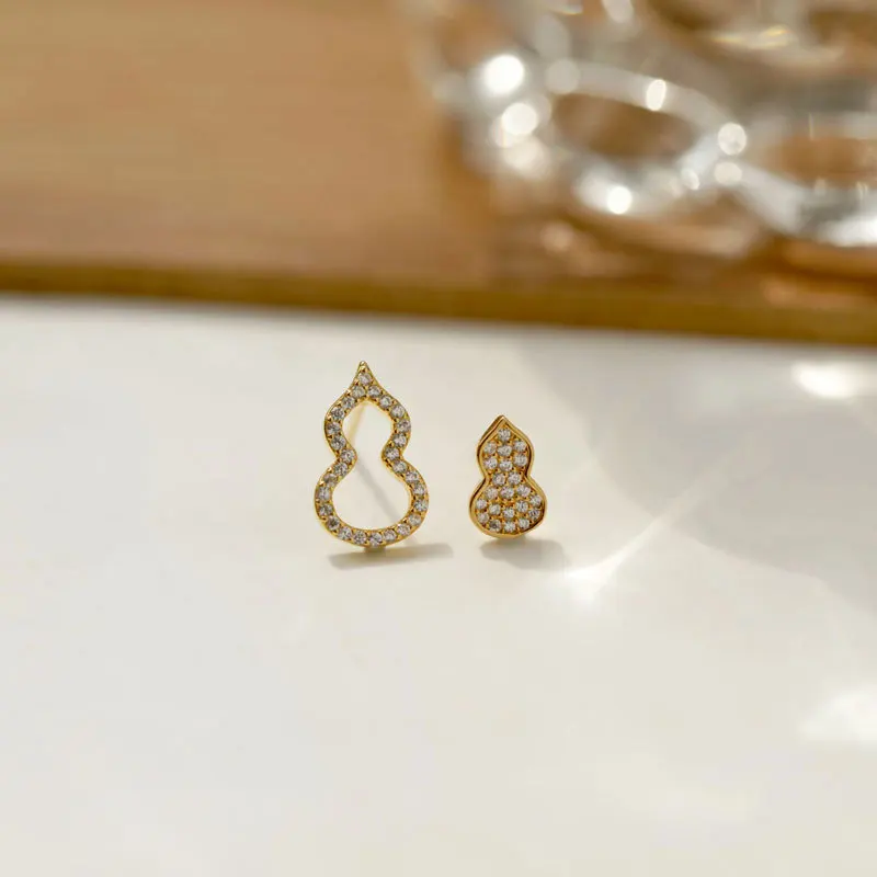 S925 Asymmetrical cute fashion gourd earrings do not need to pick up earrings when sleeping
S925 Asymmetrical cute fashion gourd earrings do not need to pick up earrings when sleeping