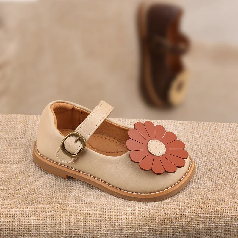 Обувь принцессы с цветами для девочек; Осенняя детская кожаная обувь с мягкой подошвой; Обувь для малышей с украшением в виде пряжки
Обувь принцессы с цветами для девочек; Осенняя детская кожаная обувь с мягкой подошвой; Обувь для малышей с украшением в виде пряжки