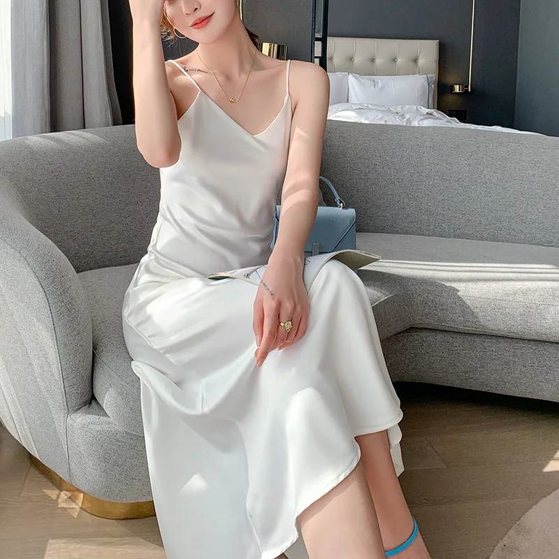 Triacetic acid silk French suspender design sense minority dress women's summer wear long skirt slim silk suspender skirt
Triacetic acid silk French suspender design sense minority dress women's summer wear long skirt slim silk suspender skirt