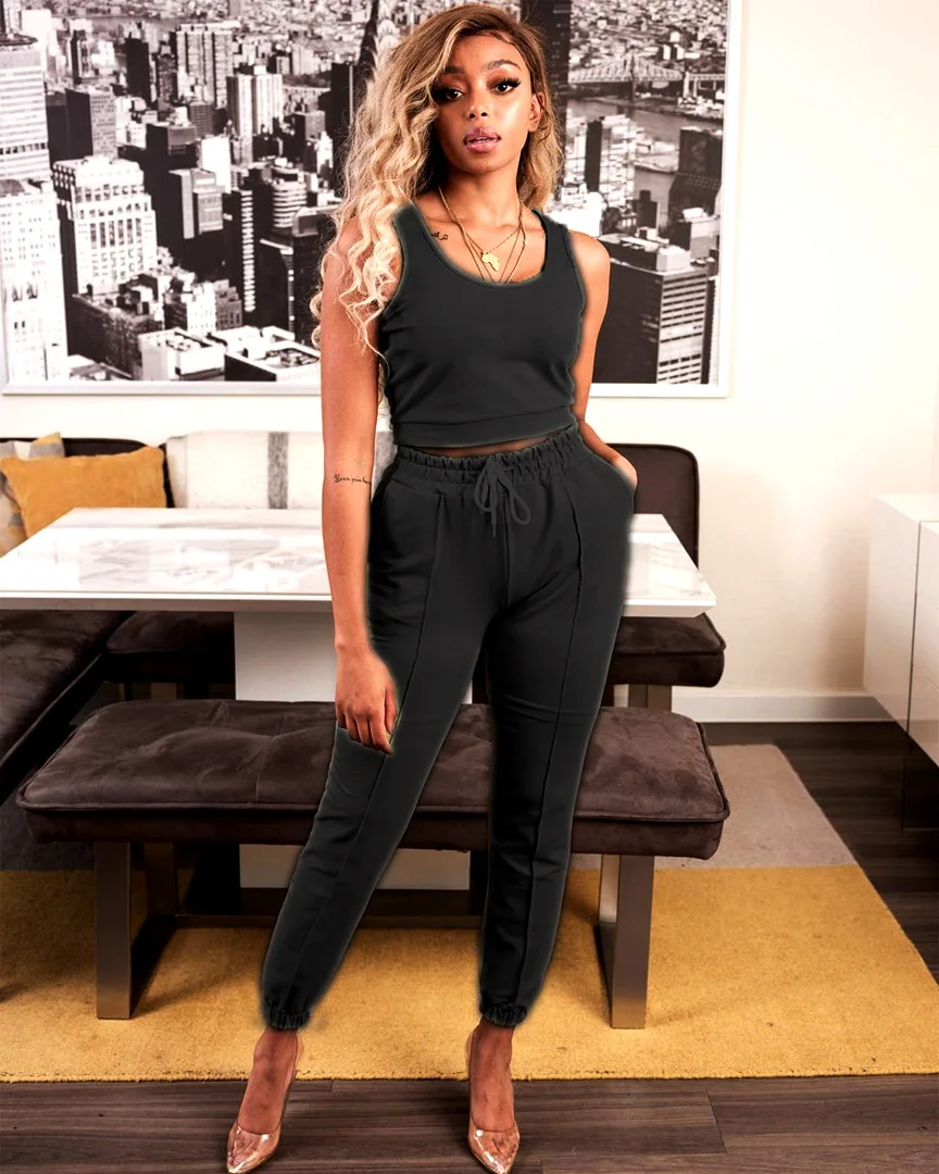 Casual Sports Women's Autumn and Winter New Casual Solid Color Personalized Sweatshirt + Vest and Trousers Three-piece Suit
Casual Sports Women's Autumn and Winter New Casual Solid Color Personalized Sweatshirt + Vest and Trousers Three-piece Suit