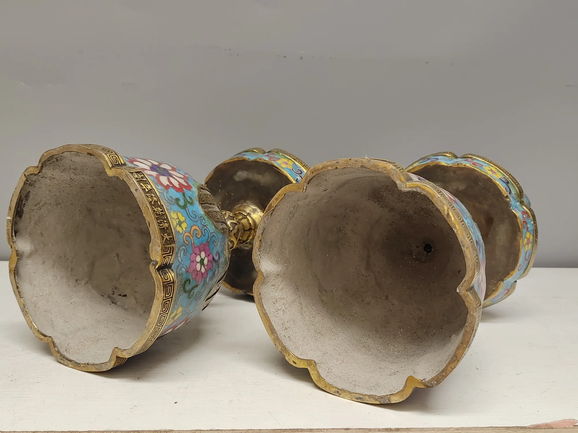Home Decor 17" Tibet Buddhism Old bronze Cloisonne Enamel Vase shape A pair of wax tables Lotus pattern Enshrine supplies 
Home Decor 17" Tibet Buddhism Old bronze Cloisonne Enamel Vase shape A pair of wax tables Lotus pattern Enshrine supplies