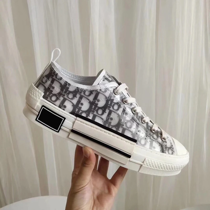 Vulcanize Shoes men and women fashion high-top shoes female D letter printed canvas shoes sports shoes mesh casual couple shoes
Vulcanize Shoes men and women fashion high-top shoes female D letter printed canvas shoes sports shoes mesh casual couple shoes