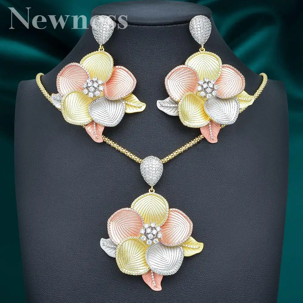 Newness 3 тона медный большой цветок кулон ожерелье и серьги для индийских женщин большие серьги ожерелье комплект ювелирных изделий
Newness 3 тона медный большой цветок кулон ожерелье и серьги для индийских женщин большие серьги ожерелье комплект ювелирных изделий