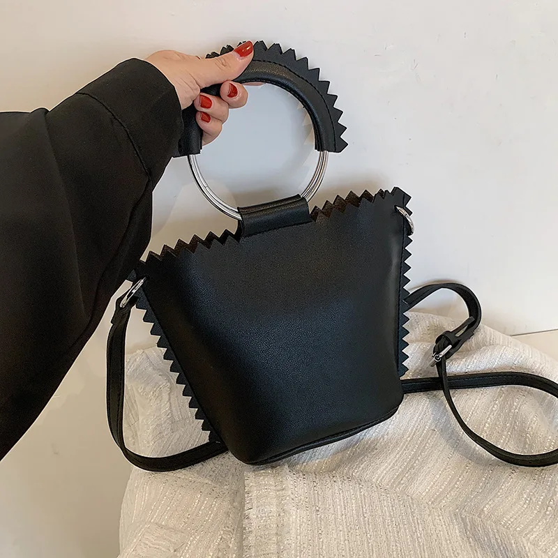 High Quality Ladies Pure Color Handbag 2021 New Fashion One Shoulder Messenger Bag Korean Version of Simple Portable Bucket Bag
High Quality Ladies Pure Color Handbag 2021 New Fashion One Shoulder Messenger Bag Korean Version of Simple Portable Bucket Bag