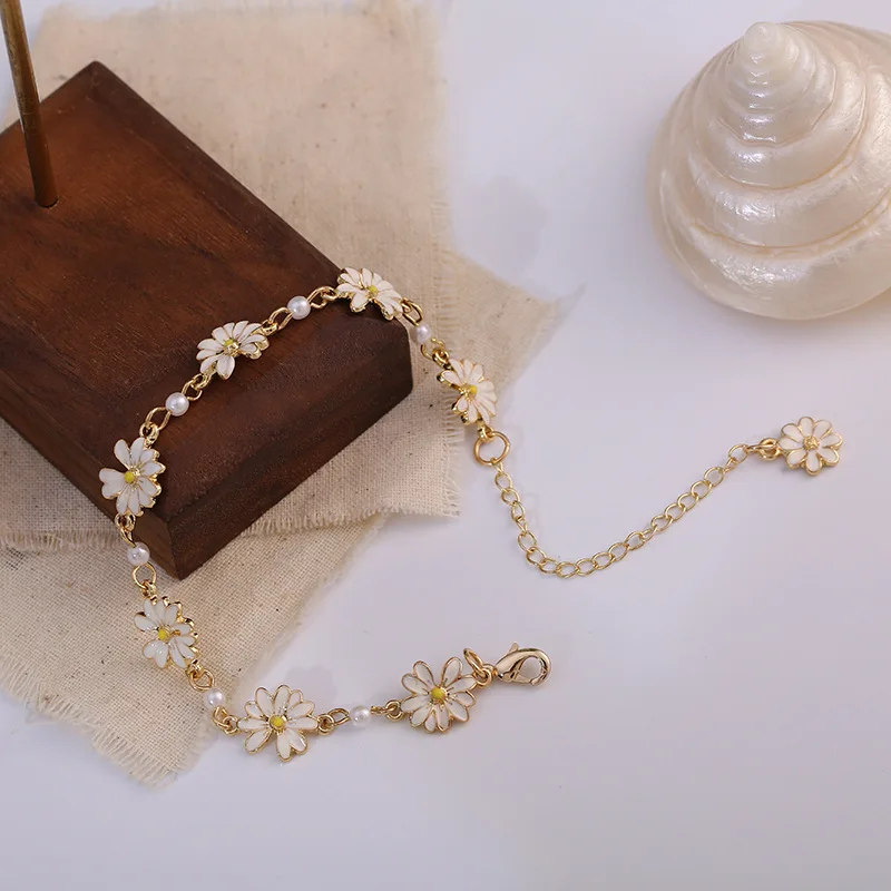 Korea individual character is melting originality designs bracelet contracted the bracelet of small and pure and fresh woman
Korea individual character is melting originality designs bracelet contracted the bracelet of small and pure and fresh woman