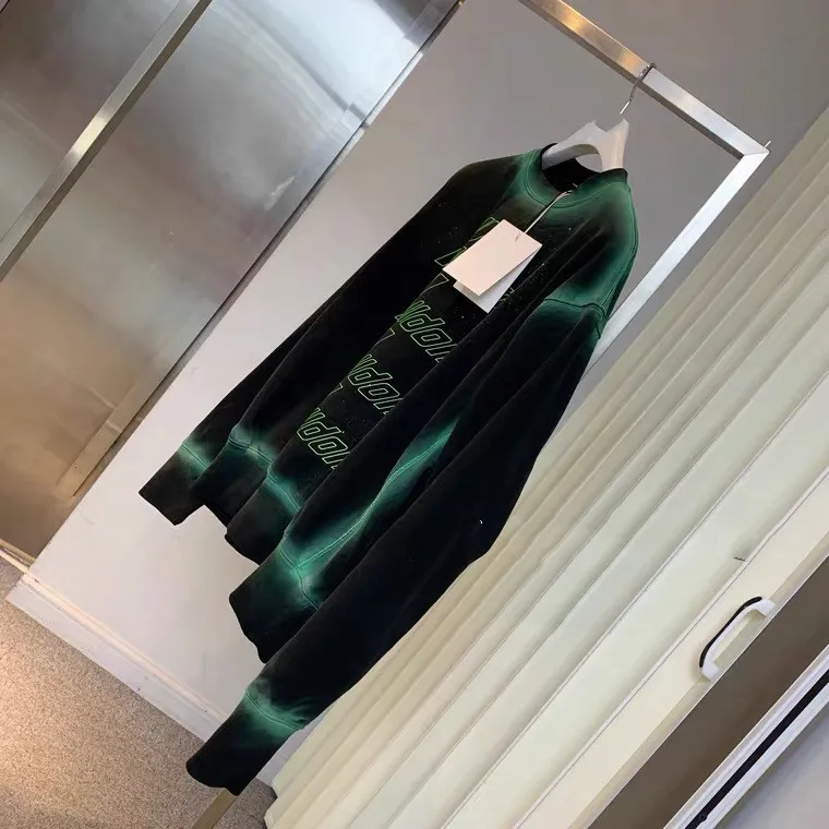 LOVZON 21 Early Autumn New Fund Limited Color Prints Barrage Letters Turtleneck Collar Fleece Single Men And Women With Money
LOVZON 21 Early Autumn New Fund Limited Color Prints Barrage Letters Turtleneck Collar Fleece Single Men And Women With Money