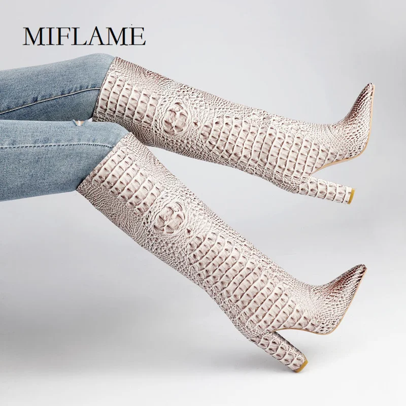 2021 Fashion Leisuer Long Boots Women Crocodile Texture Pointed Toe Knee High Boots Winter Slip On Nightclub Thick Heelde Heels
2021 Fashion Leisuer Long Boots Women Crocodile Texture Pointed Toe Knee High Boots Winter Slip On Nightclub Thick Heelde Heels